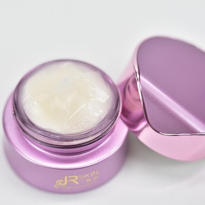 護膚品廠家:誰說歲月只能是把殺豬刀！