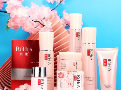 是否還在為產(chǎn)品效果不佳而煩惱？是否因?yàn)轭櫩蛷?fù)購(gòu)率低而倍感壓力？ #化妝品OEM  #功效護(hù)膚品   #護(hù)膚品工廠